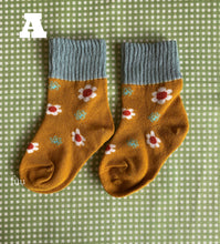 画像をギャラリービューアに読み込む, Aster Alyssum Socks
